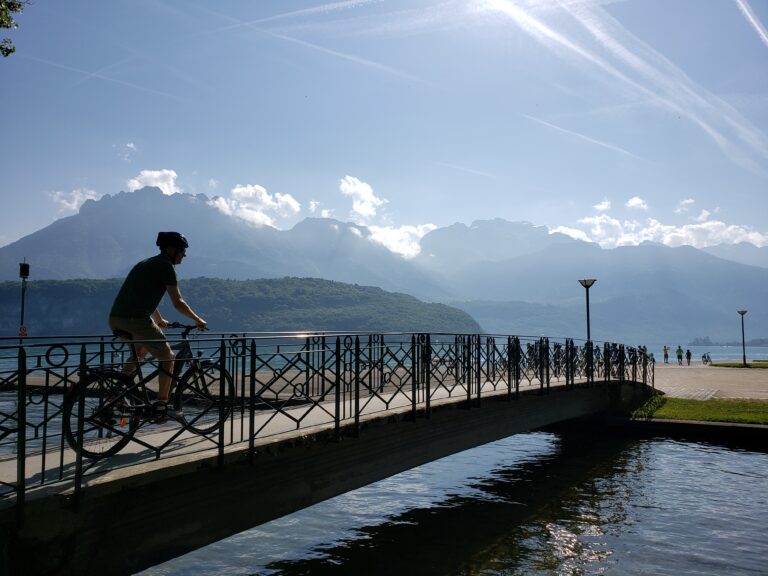 Tour du lac d'Annecy à vélo et étape à saint Jorioz
