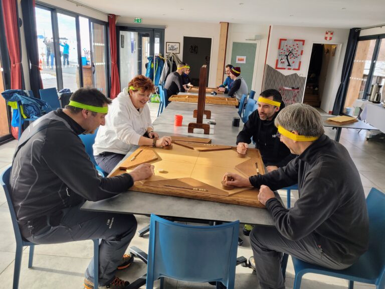 Animation jeux en bois d'intérieur aux Gites des 3 sapins à La Feclaz