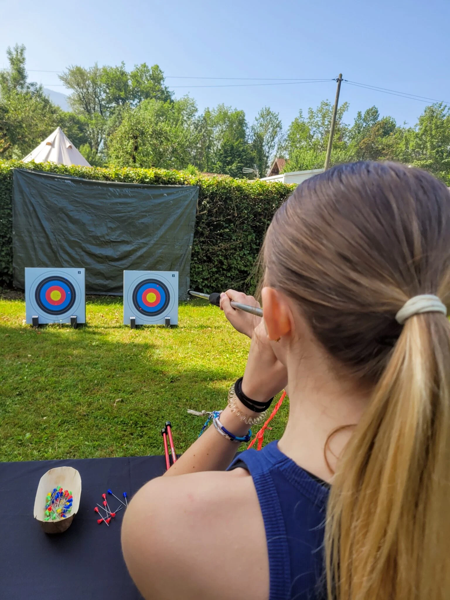 Tir à la sarbacane sur cible pendant le Challenge Lanta Lake