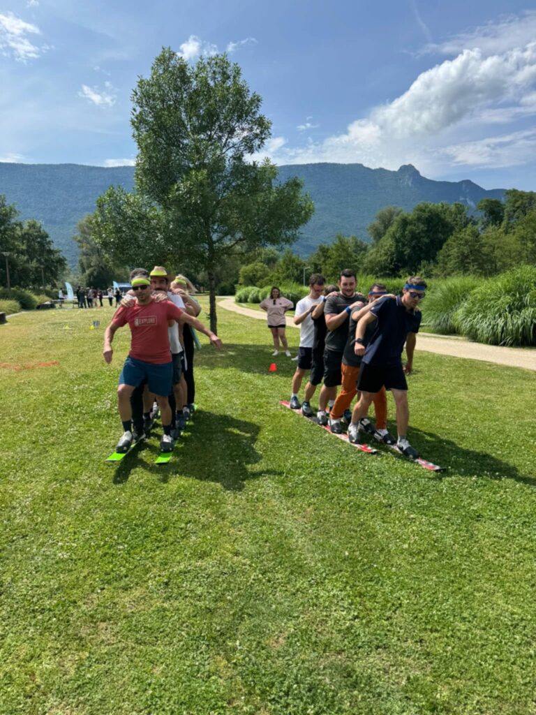 Seminaire Aix les bains avec une activité skis géants en bord de lac du bourget